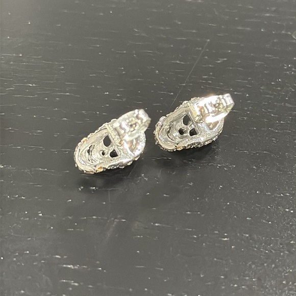 Skull Silver Stud Earrings - Picture 5 of 5